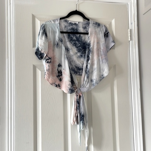 OLIVACEOUS Boho Tie Dye Tie Up Flowy Cropped Top Size Medium - Picture 1 of 8